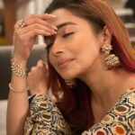 Tina Datta Instagram - Zindagii ke iss mushkil mod pe kya hoga Surili ka agla kadam? Janne ke liye dekhte rahiye #HumRaheNaRaheHum @sonytv par Somvaar se Shukravaar shaam 7:30 baje. . . . @swastikproductions @rahultewary @sktorigins @g3gill #SomvaarWithSurili #EklaChaloRe #WarriorPrincess #sonyentertainmenttelevision #gratitude #instagood #surili #instadaily #tinadatta