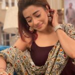 Tina Datta Instagram - Zindagii ke iss mushkil mod pe kya hoga Surili ka agla kadam? Janne ke liye dekhte rahiye #HumRaheNaRaheHum @sonytv par Somvaar se Shukravaar shaam 7:30 baje. . . . @swastikproductions @rahultewary @sktorigins @g3gill #SomvaarWithSurili #EklaChaloRe #WarriorPrincess #sonyentertainmenttelevision #gratitude #instagood #surili #instadaily #tinadatta