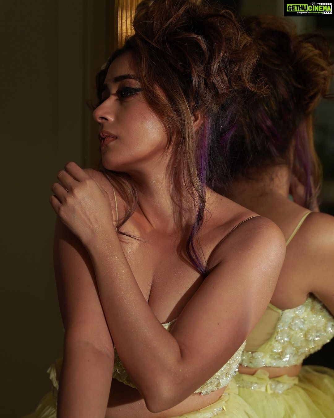 Tina Datta Instagram - 👑🥰❤️♾️ . . . #EklaChaloRe #WarriorPrincess #TinaKaStyle #fashion #style #instagood #lookbook #stylefile #drawthisinyourstyle #tinadatta