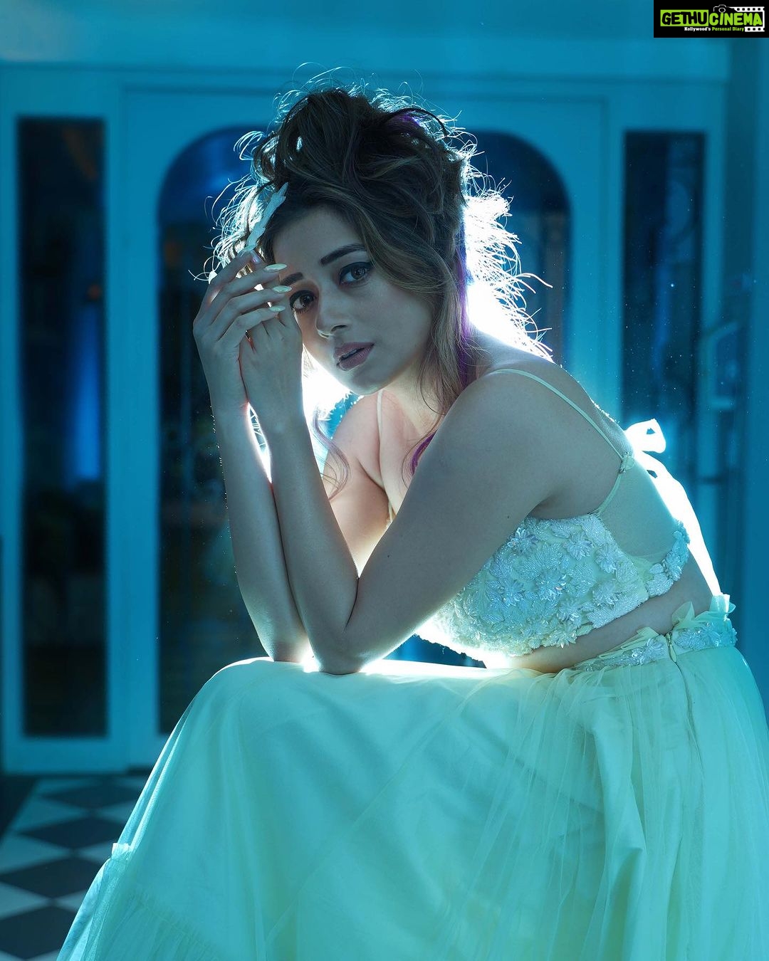 Tina Datta Instagram - 👑🥰❤️♾️ . . . #EklaChaloRe #WarriorPrincess #TinaKaStyle #fashion #style #instagood #lookbook #stylefile #drawthisinyourstyle #tinadatta