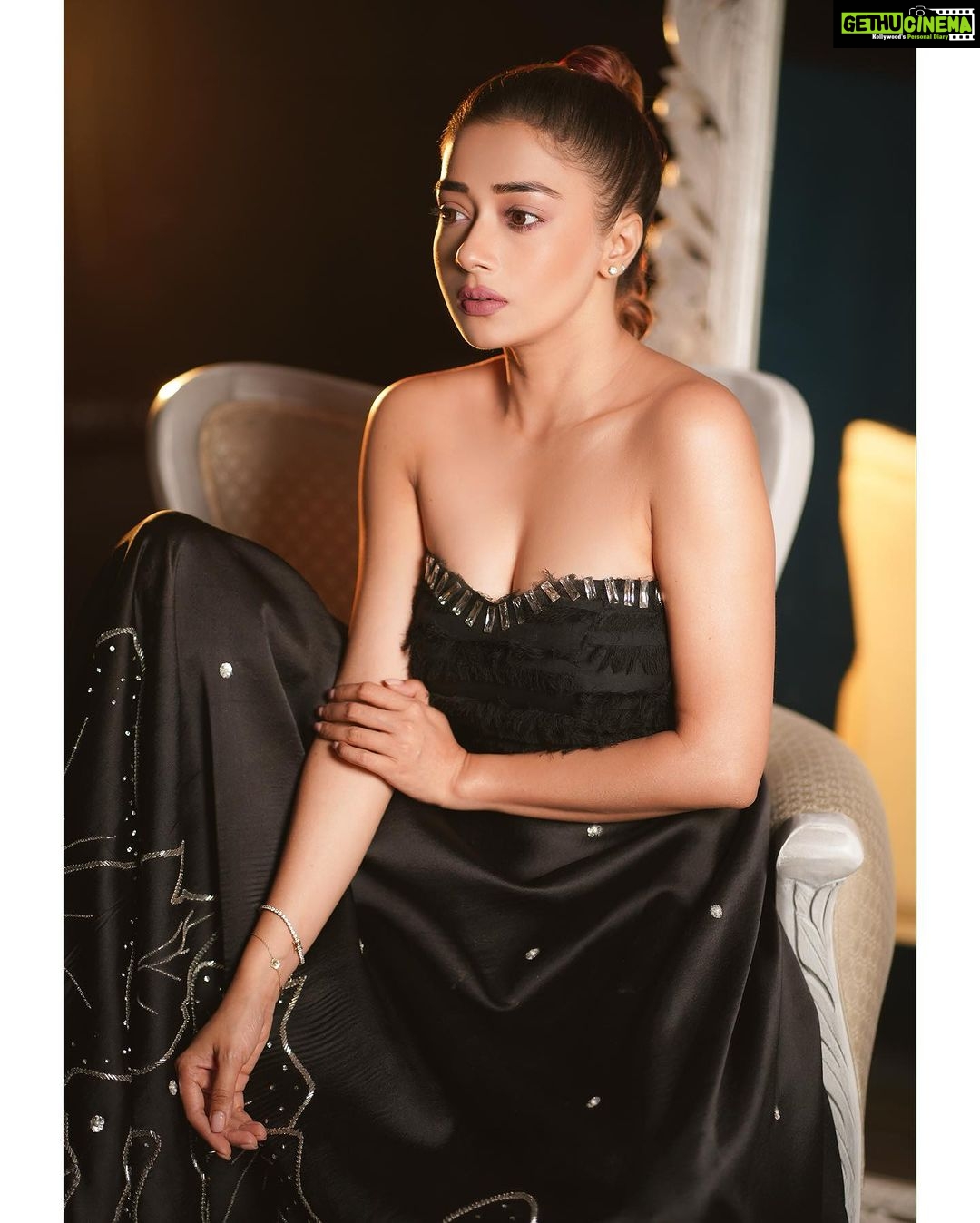 Tina Datta Instagram - How much black is too much black? Well, it’s the only colour that never gets old… . . . #EklaChaloRe #WarriorPrincess #TinaKaStyle #fashion #style #instagood #lookbook #stylefile #drawthisinyourstyle #tinadatta
