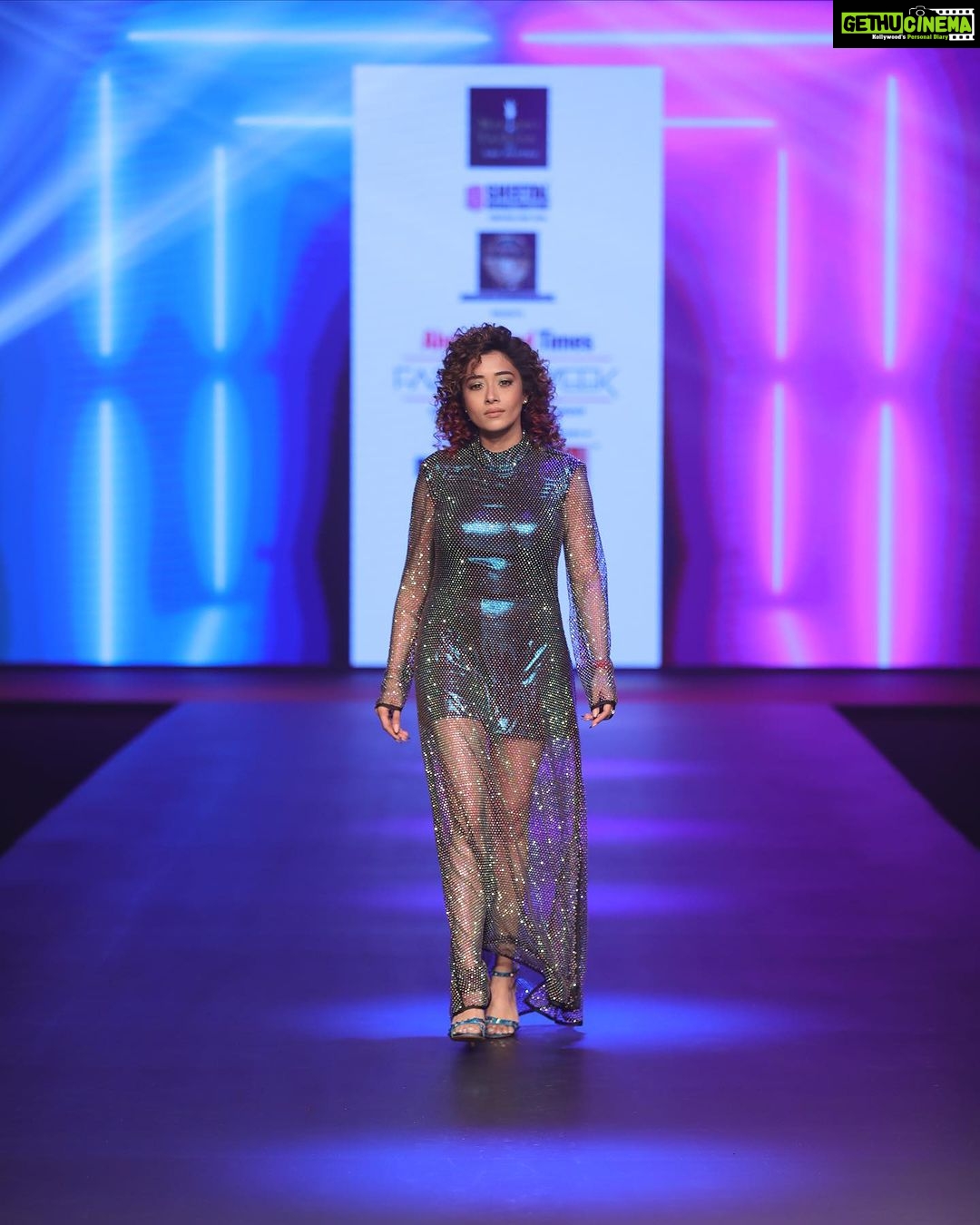 Tina Datta Instagram - There are times in life when we are scared to walk alone! But the ramp is one place that makes me love the walk, and while I walk alone let me tell you that there is a strong team behind giving me that confidence! So is the walk ever alone, maybe not? And I guess that becomes my greatest blessing! Back to my favourite place, the ramp! Thank you @amit_bhardwaj_meeamifashion and @timesofindia for this one! . . . #EklaChaloRe #WarriorPrincess #TinaKaStyle #fashion #style #fame #fashionista #lookbook #stylefile #stylish #tinadatta Hyatt Regency Ahmedabad