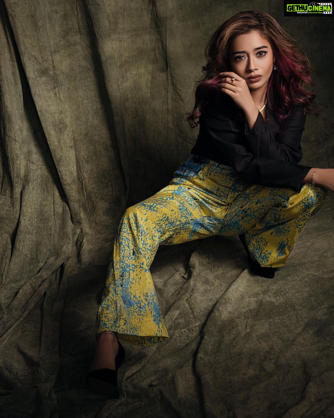 Tina Datta Instagram - “Il n’est rien de réel que le rêve et l’amour.” – Anna de Noailles Nothing is real but dreams and love. . . . #EklaChaloRe #WarriorPrincess #TinaKaStyle #fashion #style #instagood #lookbook #stylefile #drawthisinyourstyle #tinadatta