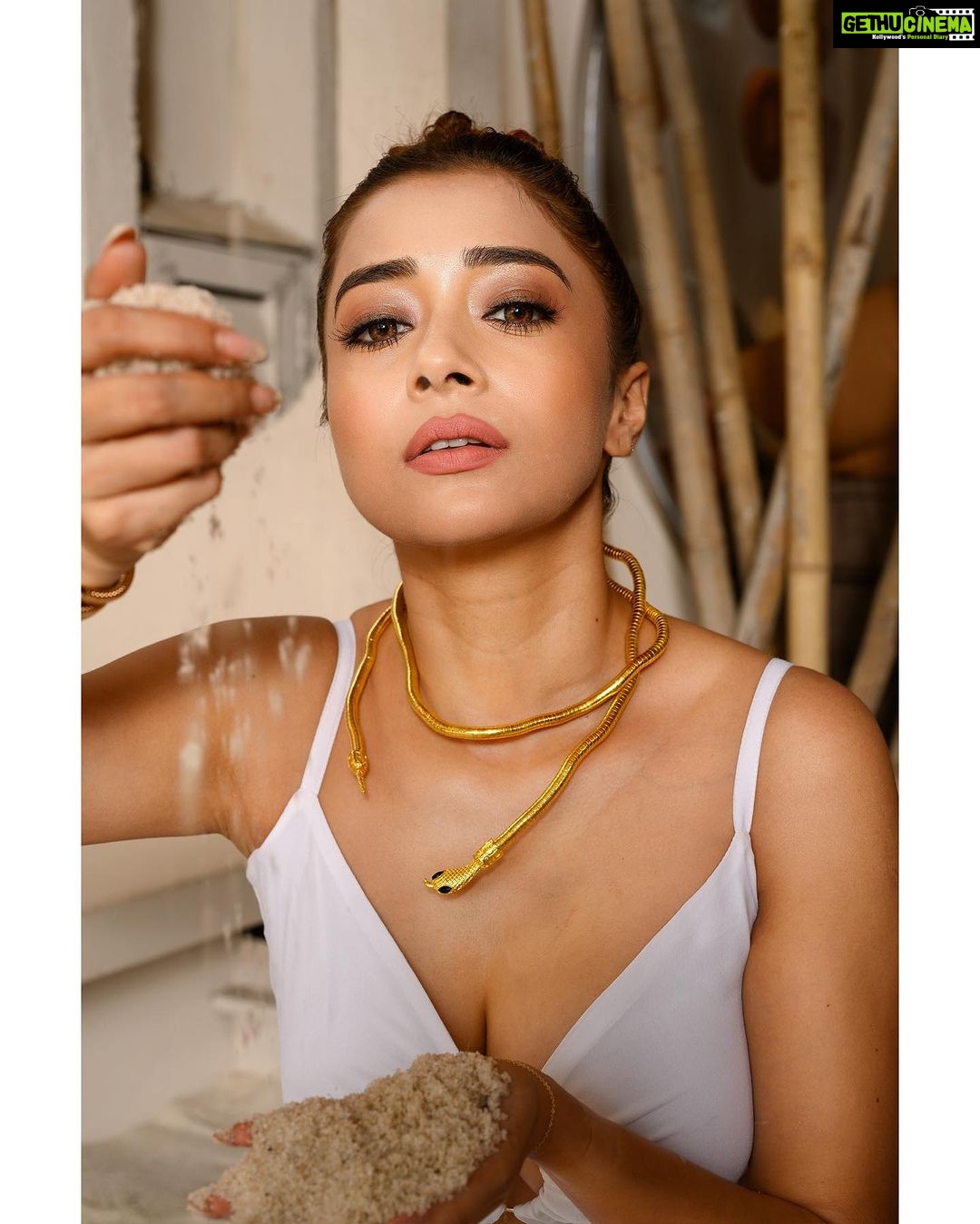 Tina Datta Instagram - Magic of the worlds beyond this world… Through eyes, talking symphony of life!! . . . #EklaChaloRe #WarriorPrincess #TinaKaStyle #fashion #style #instagood #lookbook #stylefile #drawthisinyourstyle #tinadatta