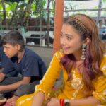 Tina Datta Instagram - I’ve never been the types to put up what I do, however this time the only reason I am is to tell you that with every festival we get so lost in the social obligations of meeting friends and lavish meals and the invites we have that we forget the roots of the festival. Find smiles to share, find the little moments, those are special, and find your own way to celebrate. Traditions are to be followed but they’ve been moulded and changed over the years, remember if your heart is happy and you can make other hearts happy, then that’s a better tradition to pass on! Ganpati Bappa Morya! . . . #ganpatibappamorya #ganeshchaturthi #ganpatifestival #ganpatibappa #feelkaroreelkaro #feelitreelit #reels #joy #happiness #festivaloflove #EklaChaloRe #WarriorPrincess #tinadatta
