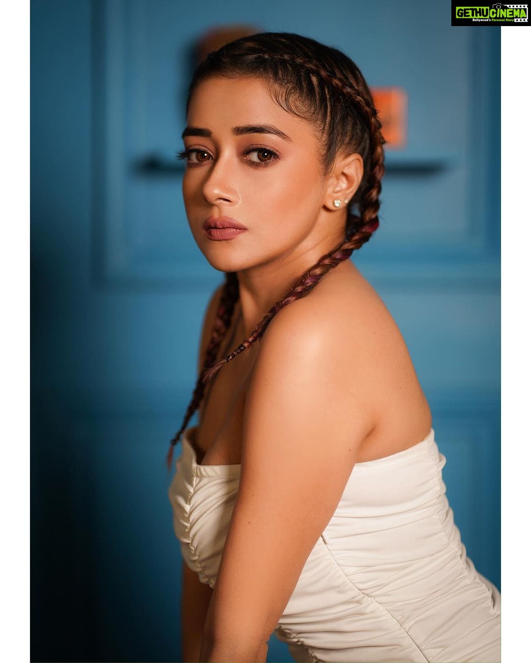 Tina Datta Instagram - CAUTION ⚠️: You might just get addicted to what you’re seeing!! . . . #EklaChaloRe #WarriorPrincess #TinaKaStyle #fashion #style #instagood #lookbook #stylefile #drawthisinyourstyle #tinadatta
