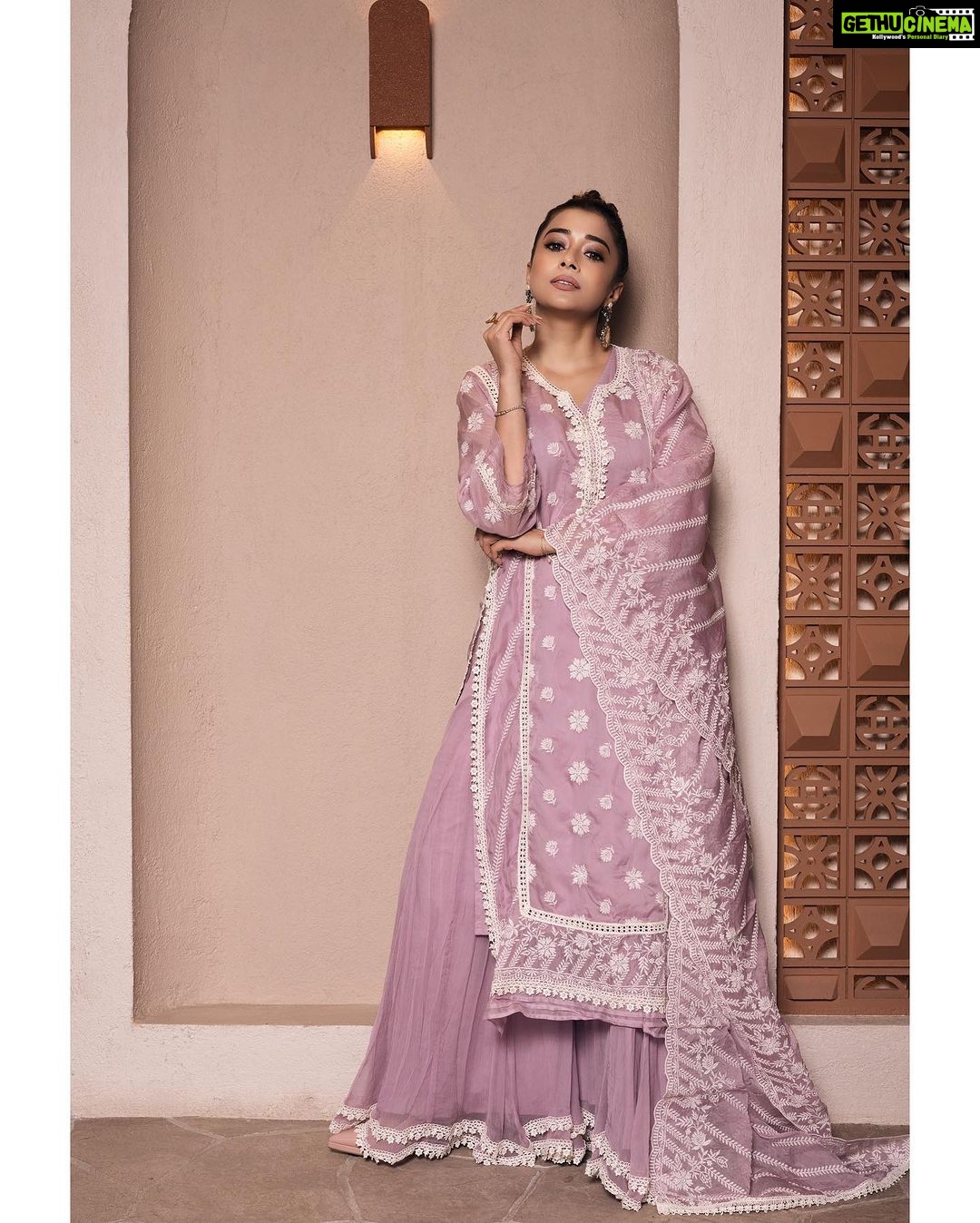 Tina Datta Instagram - The times of joy and happiness, love and laughter… #FestiveMode on!! . . . #EklaChaloRe #WarriorPrincess #TinaKaStyle #festive #festivefashion #festivewear #festivemood #instagood #instadaily #tinadatta