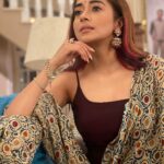 Tina Datta Instagram - Zindagii ke iss mushkil mod pe kya hoga Surili ka agla kadam? Janne ke liye dekhte rahiye #HumRaheNaRaheHum @sonytv par Somvaar se Shukravaar shaam 7:30 baje. . . . @swastikproductions @rahultewary @sktorigins @g3gill #SomvaarWithSurili #EklaChaloRe #WarriorPrincess #sonyentertainmenttelevision #gratitude #instagood #surili #instadaily #tinadatta