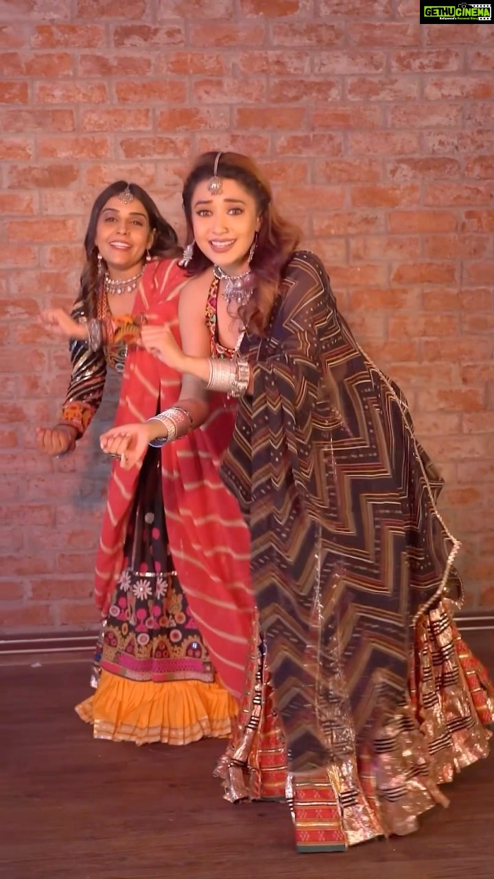 Tina Datta Instagram - A @falgunipathak12 song, two girls getting ready, and Navratri Season, Aur Kya Chaiye? A song we all grew up listening to and is still a favourite ❤️ . . . #feelkaroreelkaro #feelitreelit #NavDinKiKhushi #9DaysofGood #DuggaDugga #reelsinstagram #reels #dance #dancereels #navratri #dancelife #instagood #tinadatta
