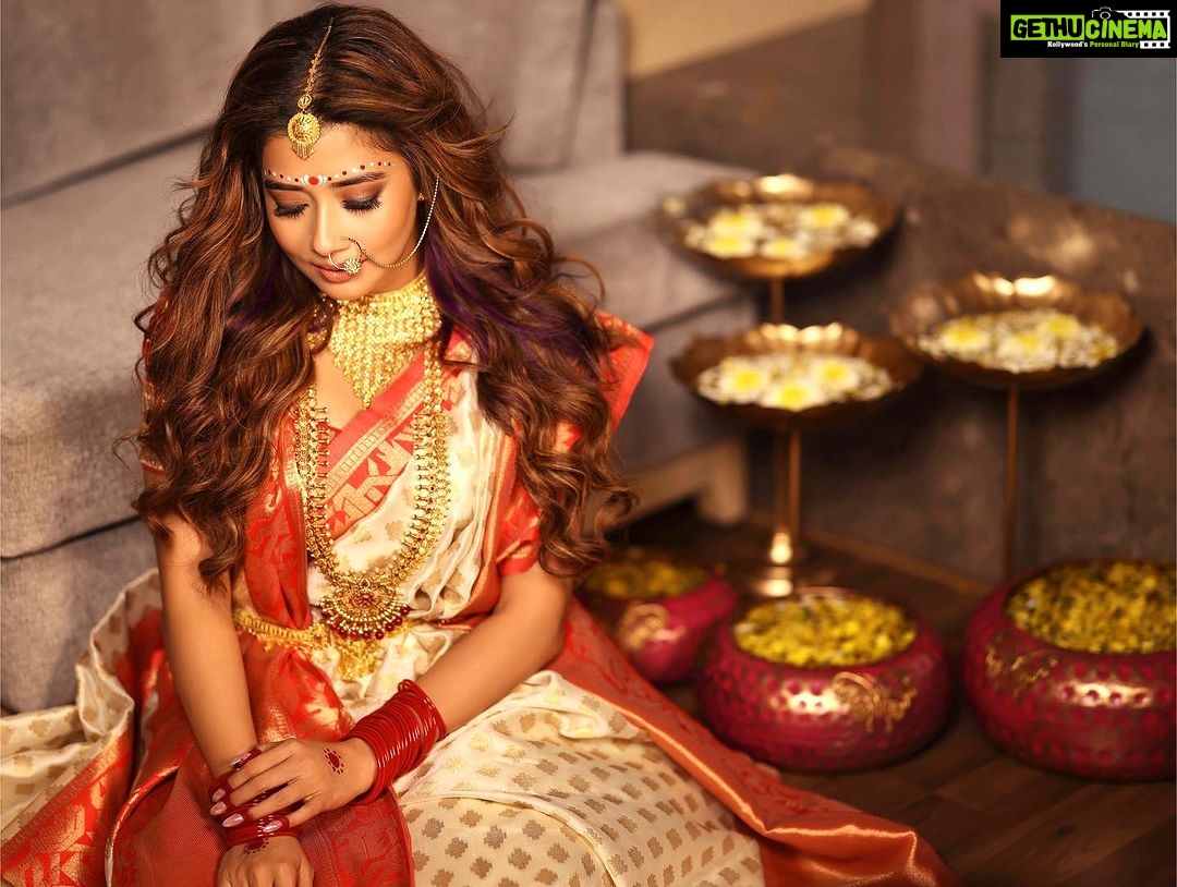Tina Datta Instagram - Shubho Nobami 🙏🏻❤️ . . . #navratri #navratri2023 #durgapuja #duggadugga #bengaligirl #bong #fashion #style #lookbook #tinadatta