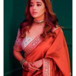 Tina Datta Instagram - সকলকে শুভ সপ্তমীর শুভেচ্ছা জানাই। Wishing you all a very Happy Soptami. Khup khaao, jam kar dance karo, and have a great festive!! Bolo Dugga Dugga 🙏🏻❤️ . . . #navratri #navratri2023 #durgapuja #duggadugga #bengaligirl #bong #fashion #style #lookbook #tinadatta