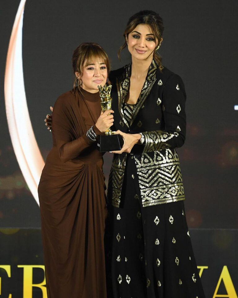 Tina Datta Instagram - FOREVER GRATEFUL 😇 Hum Rahe Na Rahe Hum and Surili will always stay close to me. And getting recognised for my work and awarded as the Best Television Actress makes me feel surreal… Thank you @sonytvofficial @rahultewary @sktorigins @g3gill @swastikproductions for giving me Surili and a beautiful home called HUM. This is for each one of you who loved Surili and showered us with so much love. #TribeTina you have my heart!! ❤️❤️ . . . @brandempower.in #IndustryLeadersAwards #ILA2023 #brandempower #humrahenarahehum #sonytv #awards #surili #instagood #instadaily #fyp #blessed #tinadatta