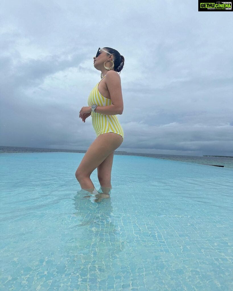 Tina Datta Instagram - Happiest in the water, in silence, in the aura of nature where nothing else but being in the moment matters 🌊 . . @ambitiontravelstours @heritanceaarah @nijhawangroup @mikoh . . #travelphotography #travel #heritanceaarah #maldives #heritancehotelsandresorts #heritanceexperience #travelgram #holidays #vacationmode #tinadatta Heritance Aarah