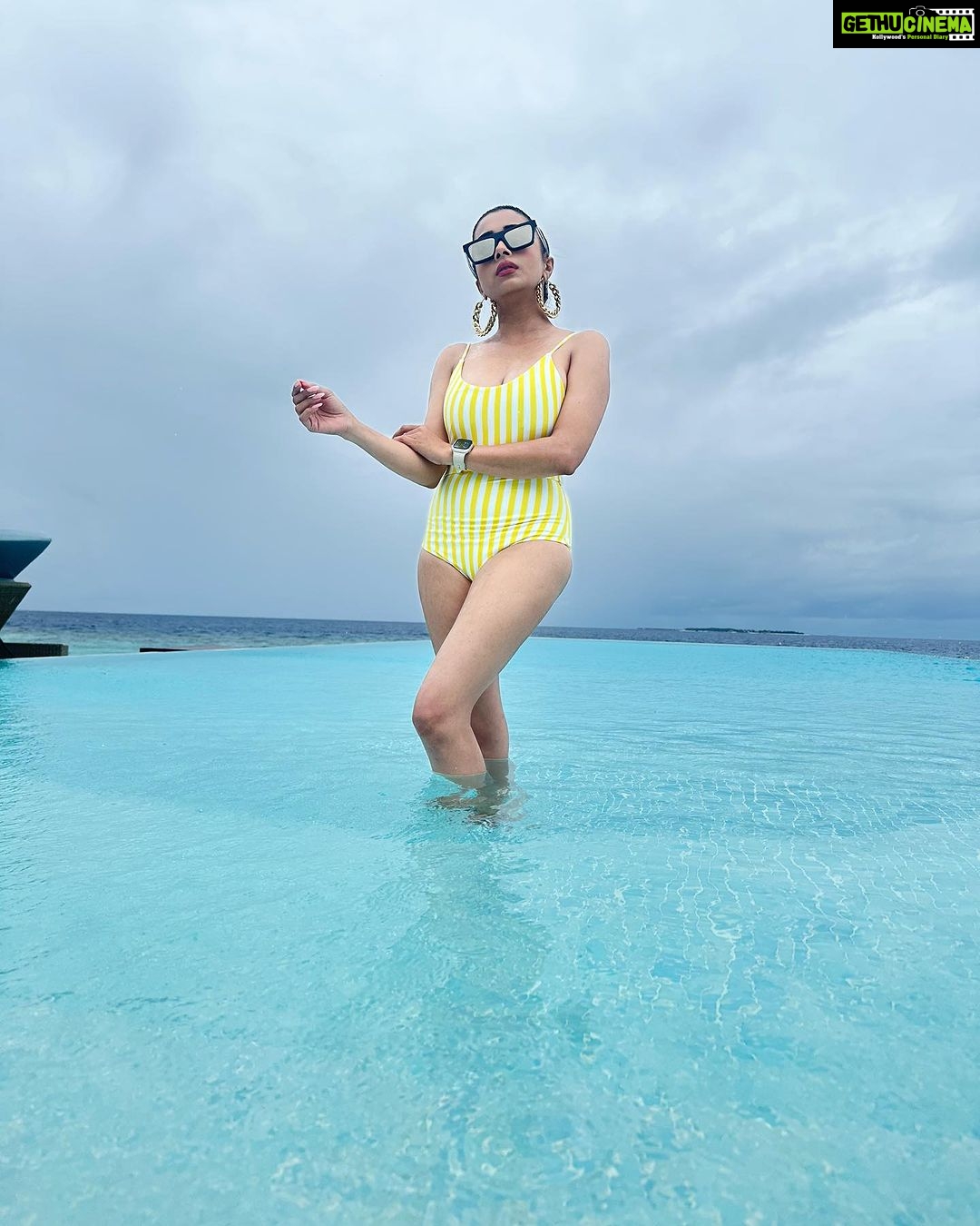 Tina Datta Instagram - Happiest in the water, in silence, in the aura of nature where nothing else but being in the moment matters 🌊 . . @ambitiontravelstours @heritanceaarah @nijhawangroup @mikoh . . #travelphotography #travel #heritanceaarah #maldives #heritancehotelsandresorts #heritanceexperience #travelgram #holidays #vacationmode #tinadatta Heritance Aarah