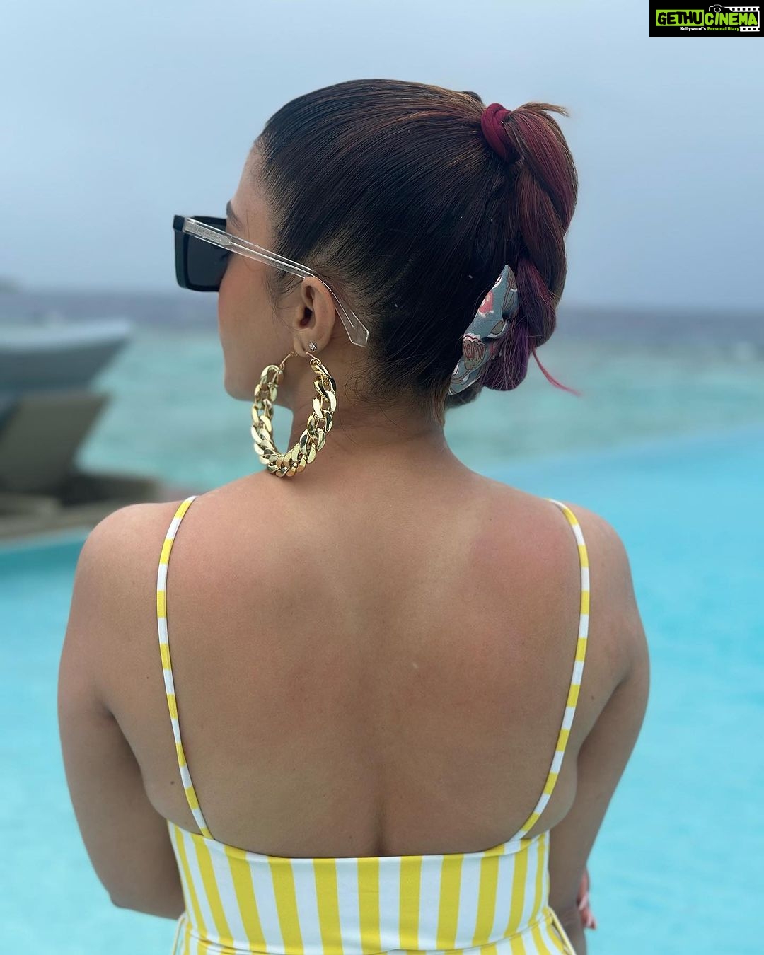 Tina Datta Instagram - Happiest in the water, in silence, in the aura of nature where nothing else but being in the moment matters 🌊 . . @ambitiontravelstours @heritanceaarah @nijhawangroup @mikoh . . #travelphotography #travel #heritanceaarah #maldives #heritancehotelsandresorts #heritanceexperience #travelgram #holidays #vacationmode #tinadatta Heritance Aarah