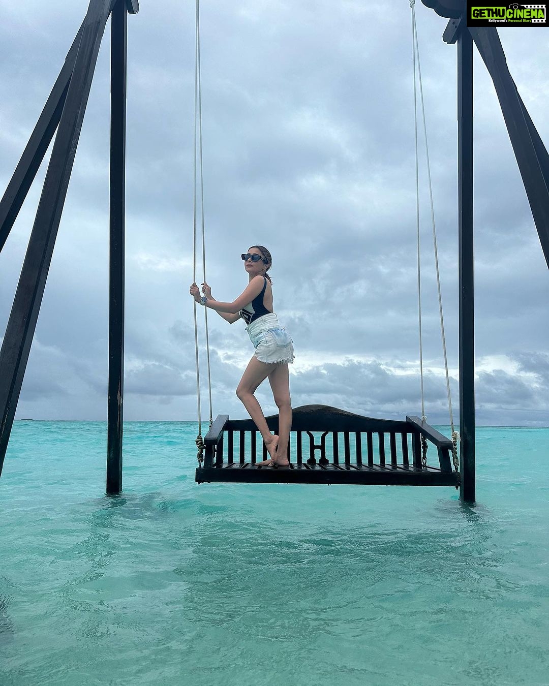 Tina Datta Instagram - The eternal love story with the sea, the infinite depth of water and all that is blue ❤️❤️❤️ . . @ambitiontravelstours @heritanceaarah @nijhawangroup . . #travelphotography #travel #heritanceaarah #maldives #heritancehotelsandresorts #heritanceexperience #travelgram #holidays #vacationmode #tinadatta Heritance Aarah