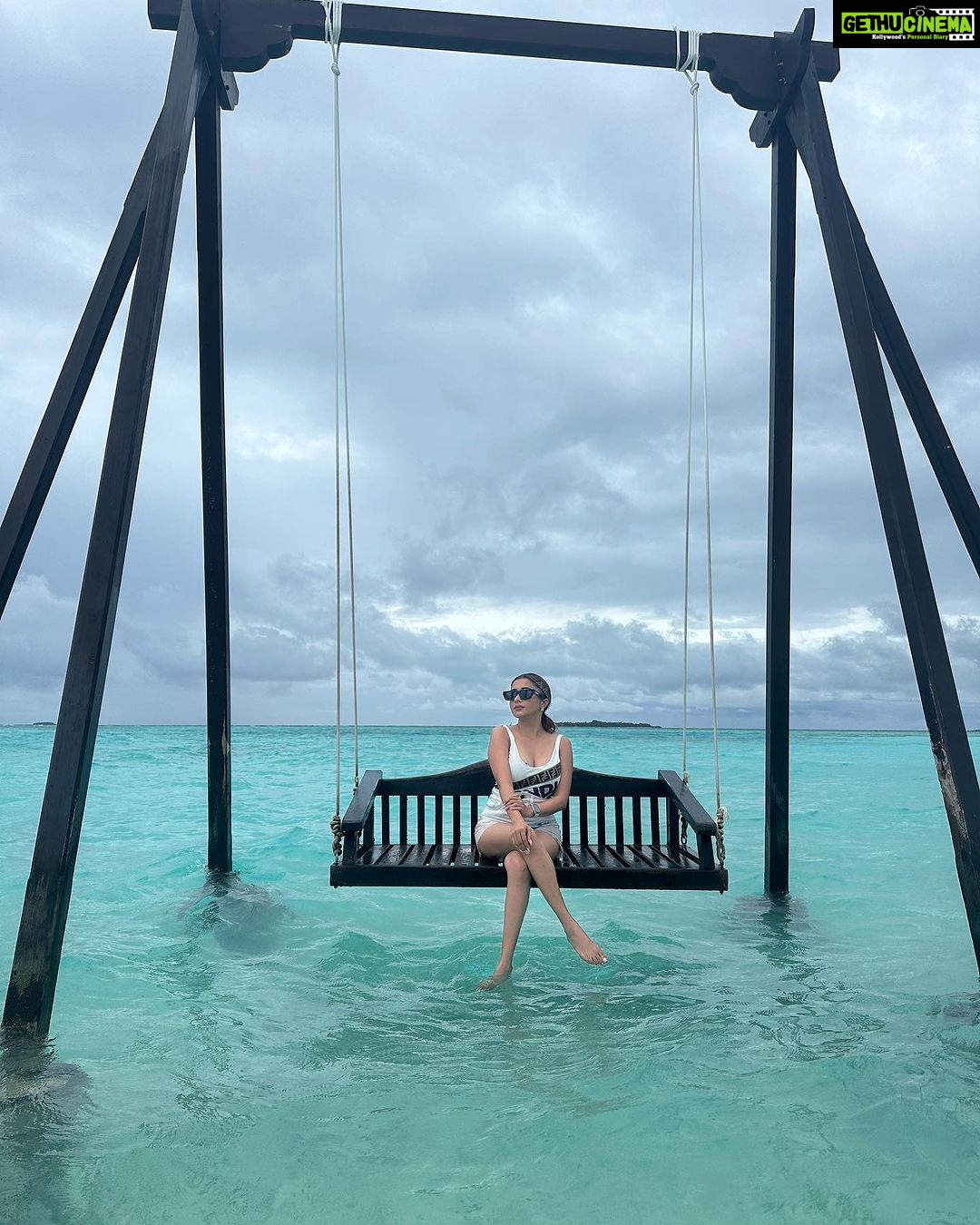 Tina Datta Instagram - The eternal love story with the sea, the infinite depth of water and all that is blue ❤️❤️❤️ . . @ambitiontravelstours @heritanceaarah @nijhawangroup . . #travelphotography #travel #heritanceaarah #maldives #heritancehotelsandresorts #heritanceexperience #travelgram #holidays #vacationmode #tinadatta Heritance Aarah