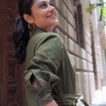Toral Rasputra Instagram - Smile is my love language……What is yours? Shot by @jaysingal_ Wearing @thelabellife Styled by @yashasvisingh19 Makeup by @thombrekapil Hair by @meenakshikolvankar #wednesday #instareels #reeloftheday #reelsvideo #reelitfeelit #toralrasputra