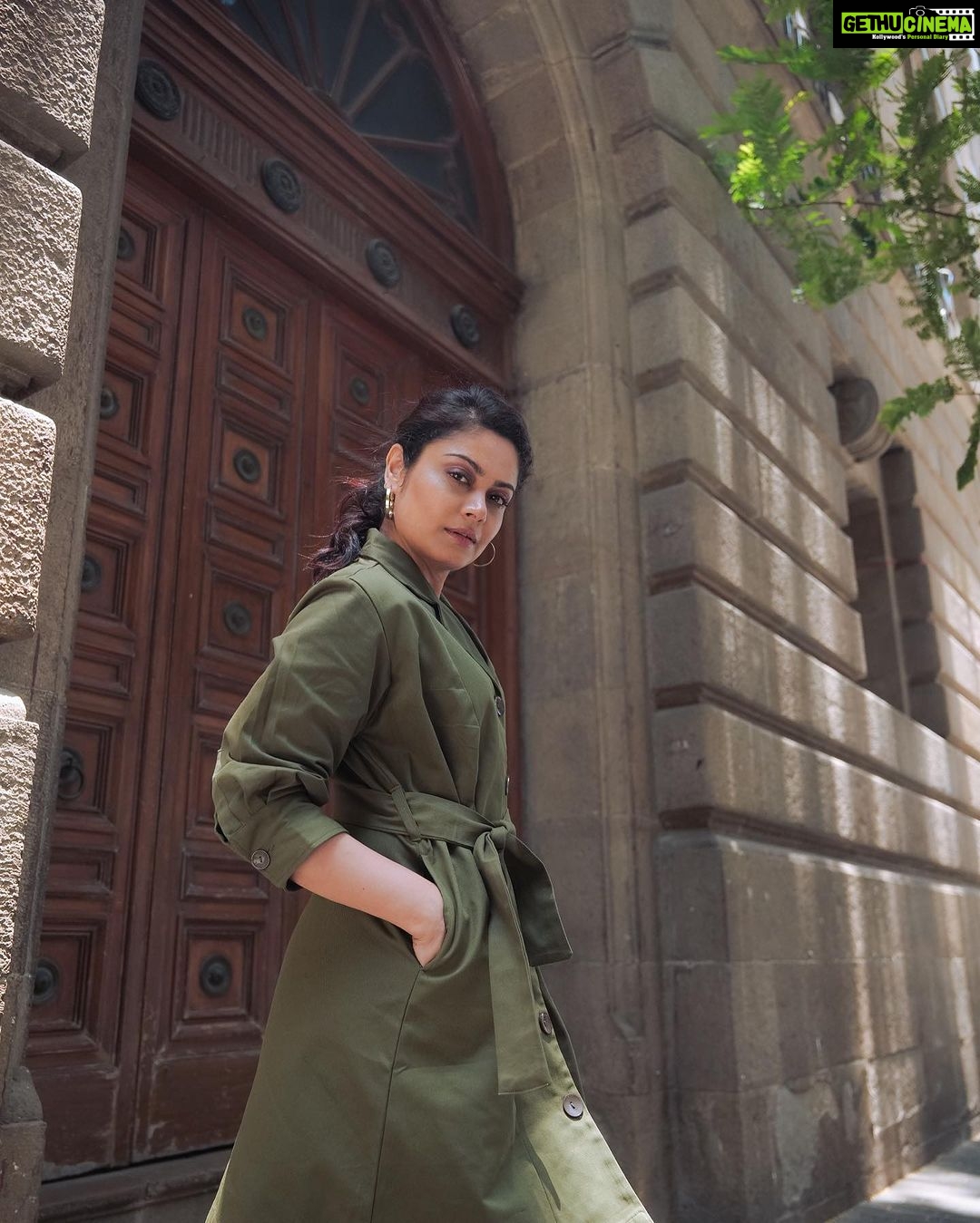 Toral Rasputra Instagram - Little bit of attitude, little bit of love 💗 Shot by @jaysingal_ Wearing @thelabellife Styled by @yashasvisingh19 Makeup by @thombrekapil Hair by @meenakshikolvankar #beyou #bepositive #behappy #keepgoing #keepsmiling #believeinyourself #stayfocused #staycalm #liveinthemoment #lifeisbeautiful #toralrasputra