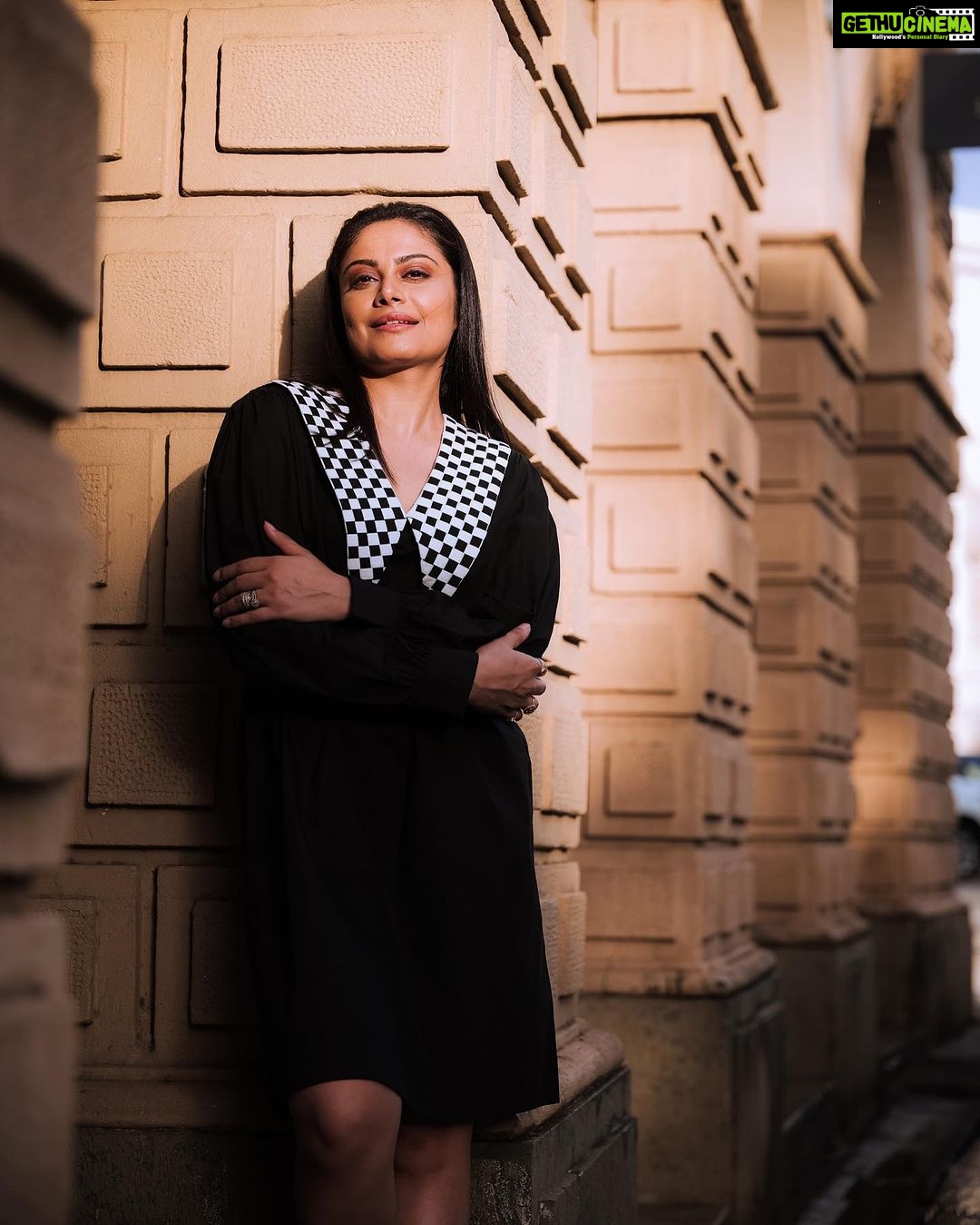 Toral Rasputra Instagram - In my element 🖤 Shot by @jaysingal_ Dress by @houseofmanaa_ Styled by @yashasvisingh19 Hair by @meenakshikolvankar Makeup by @thombrekapil #toralrasputra #beyou #bepositive #behappy #keepgoing #keepsmiling #believeinyourself #stayfocused #staycalm #liveinthemoment #lifeisbeautiful