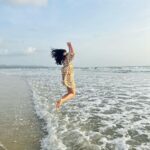 Toral Rasputra Instagram - Leap of faith ❤️ 📸: @monarajahuja ❤️😘 . . . #beyou #bepositive #behappy #keepgoing #keepsmiling #believeinyourself #stayfocused #staycalm #liveinthemoment #lifeisbeautiful