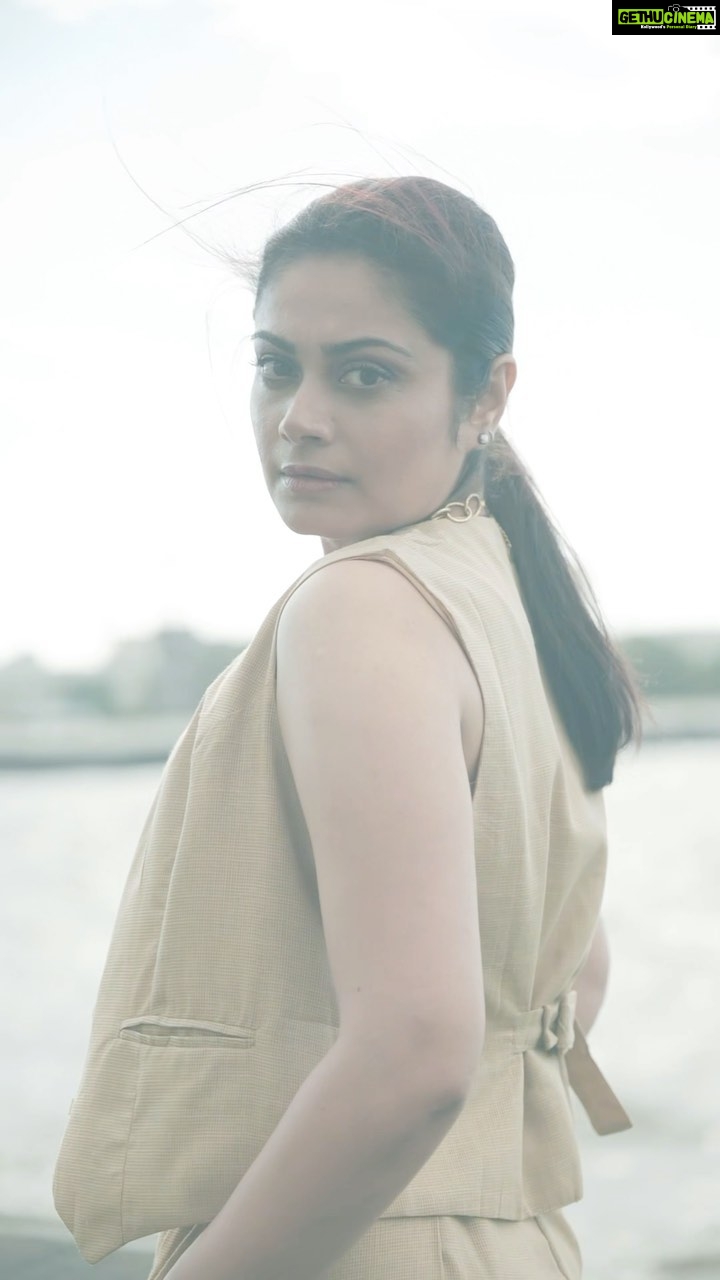 Toral Rasputra Instagram - Stay classy & sassy 💫 Shot by @jaysingal_ Styled by @yashasvisingh19 Wearing @thelabellife Makeup by @thombrekapil Hair by @meenakshikolvankar #sunday #reeloftheday #instareels #reelitfeelit #instavideo #toralrasputra