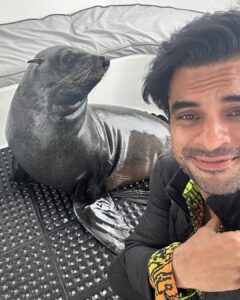 Tovino Thomas Instagram - Let’s talk about the bloody 30 acres of sea !! 🥴

#atlanticocean #namibia #walvisbay #pelican #seal #albatros