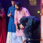Tovino Thomas Instagram - Life is crazy! Had the incredible moment of receiving an award, blessings and words of wisdom from Mammukka. It was truly overwhelming being there and listening to the idol say pleasant things about me - a buildup in his own style, something I'll proudly carry forward in life. Thank you Anand Film Awards for the Best Actor Award for 2021. Thanking everyone involved, who made this dreamy day for me. ❤️👋 മമ്മുക്കയുടെ കയ്യിന്നാണ് അവാർഡും അനുഗ്രഹവും കിട്ടിയേക്കുന്നെ , ഇനി എന്നെ പിടിച്ചാ കിട്ടൂല്ല 😁 #ialmostcried #milliondollarmoment # Manchester, United Kingdom