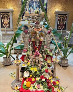 Upasana Kamineni Instagram - అందరికీ వినాయక చవితి శుభాకాంక్షలు !  ఆ విఘ్నేశ్వరుడి ఆశీస్సులతో జీవితాల్లో విఘ్నాలు తొలగి అందరికీ శుభములు కలగాలని ప్రార్ధిస్తున్నాను!🙏
 
ఈ సారి ప్రత్యేకత ... చిన్ని 'క్లిన్ కారా' తో  కలిసి తొలి వినాయక చవితి  జరుపుకోవడం 😊 

Happy Ganesh Chaturthi to ALL !  Celebrating the First Festival with the little 'klin Kaara' this year!! 😍