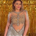 Urvashi Dholakia Instagram - Game on. Moves on. Dance rhythm on. Because here’s the hookstep for you to get your groove on. Take the #HookedOnJhalak challenge. Tag @sonytvofficial and use the hashtag #HookedOnJhalak and #JhalakDikhhlaJaa so we can see your moves. Dekhiye 11th Nov se #JhalakDikhhlaJaa, Sat-Sun raat 9:30 sirf #SonyEntertainmentTelevision par. @malaikaaroraofficial @urvashidholakia @farahkhankunder @arshad_warsi #NewShow #JhalakDikhhlaJaaOnSonyTV
