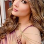 Urvashi Dholakia Instagram - I’M A MODERN DESI GIRL 💋❤️ Moments that are now Memories 💞 #bts #selfie #different #looks #styles #series : : #urvashidholakia #reels #instagram #reelsinstagram #reelitfeelit #love ❤️