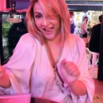 Urvashi Dholakia Instagram - I have chosen to be happy in every given situation of life and I will continue to live this way. As I truly believe that no matter how much negative energy surrounds you, positive and happy vibes will make you emerge VICTORIOUS ❤️ : : #urvashidholakia #reels #happy #weekend #saturday #vibes #instagood #reelsinstagram