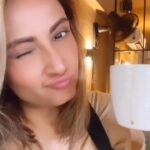 Urvashi Dholakia Instagram - THIS WEATHER+ COFFEE = Looooveee 💗💗💗💗💗 #mumbai #monsoon #live #breathe #beyourself : : #urvashidholakia #reels #instagood #feelgood #mood #reelitfeelit
