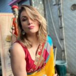 Urvashi Dholakia Instagram - Colourful Sunday 🥰 : : #urvashidholakia #saree #love #candid #justme #live #love #laugh #smile #behappy #alwaysandforever #💋