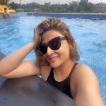 Urvashi Dholakia Instagram - JALPARIIII 😍🤪 : : #urvashidholakia #candid #nofilter #nomakeup #photooftheday #waterbaby #live #love #laugh #behappy ❤️