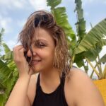 Urvashi Dholakia Instagram - JALPARIIII 😍🤪 : : #urvashidholakia #candid #nofilter #nomakeup #photooftheday #waterbaby #live #love #laugh #behappy ❤️
