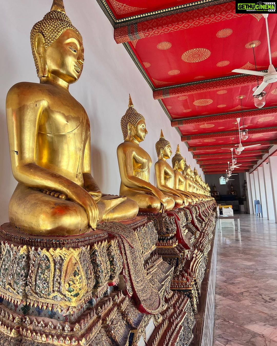Urvashi Dholakia Instagram - Monday is a Photo Dump Day ❤️✨ #🙏🏻 : : #urvashidholakia #throwback #travel #holiday #thailand #bangkok #buddha #temple #palace #beautiful #memories #🥰 #my #photography