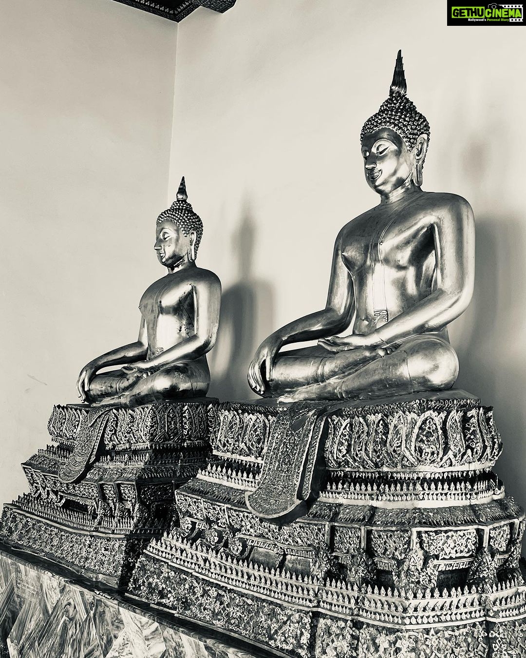 Urvashi Dholakia Instagram - Monday is a Photo Dump Day ❤️✨ #🙏🏻 : : #urvashidholakia #throwback #travel #holiday #thailand #bangkok #buddha #temple #palace #beautiful #memories #🥰 #my #photography