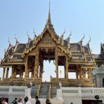 Urvashi Dholakia Instagram - Monday is a Photo Dump Day ❤️✨ #🙏🏻 : : #urvashidholakia #throwback #travel #holiday #thailand #bangkok #buddha #temple #palace #beautiful #memories #🥰 #my #photography