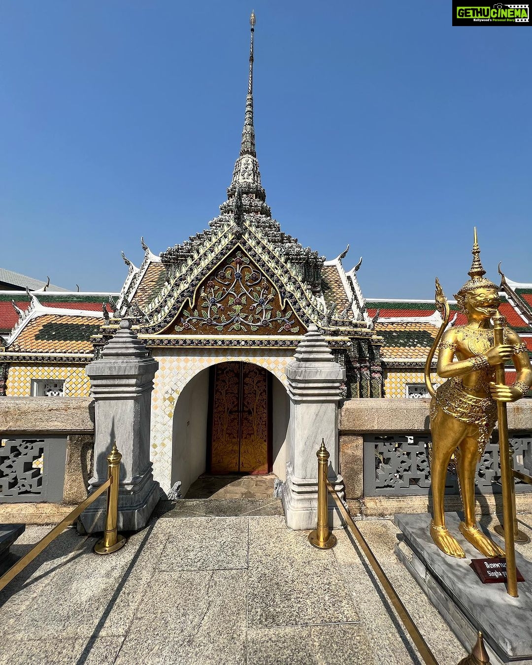 Urvashi Dholakia Instagram - Monday is a Photo Dump Day ❤️✨ #🙏🏻 : : #urvashidholakia #throwback #travel #holiday #thailand #bangkok #buddha #temple #palace #beautiful #memories #🥰 #my #photography