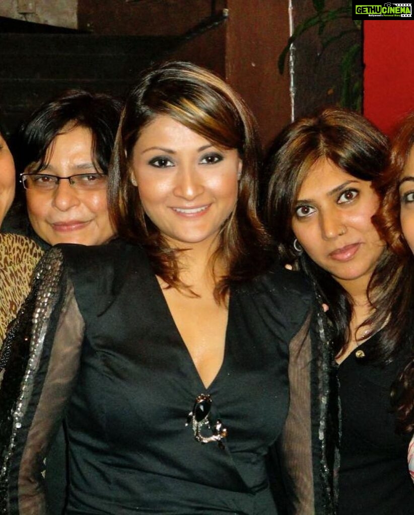 Urvashi Dholakia Instagram - The 1st pic is of my recent birthday on 9/7/2023 .. and the other two are of the year 2010 !!! : We are under constant pressure when it comes to our looks, style and fashion.. most of the times we get taunted upon for repeating our outfits!! I want to ask one thing :: which law states that we aren’t allowed to repeat a clothes ????? In fact, this post speaks volumes of how proud I am 😊 not just for maintaining myself but also a 13 year old outfit !! ❤ Fashion is not just about looks it’s about the love for clothes and I have loved this outfit for the last 13 years and will continue to do so with the rest of my outfits ❤🥰 FASHION NEVER DIES ! : : #urvashidholakia #love #myself #fashion #clothes #attitude #mylife #myrules #gratitude #selfconfidence #selfworth #bodycare #mindfulness #wardrobe #ootd