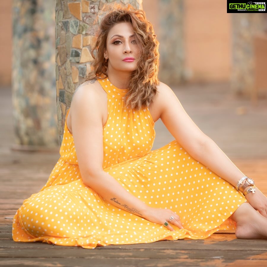 Urvashi Dholakia Instagram - Sunflowery Enough ?? π»πΌπ»#sunday : : #urvashidholakia #beautiful #day #positivevibes #love #π