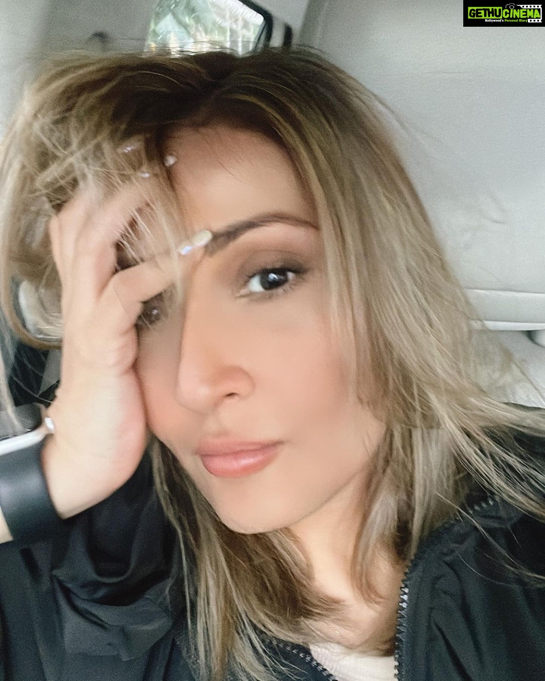 Urvashi Dholakia Instagram - RAIN 🌧️☔️ #mumbai #weather #lovingit : : #urvashidholakia #today #moment #mood #🦀