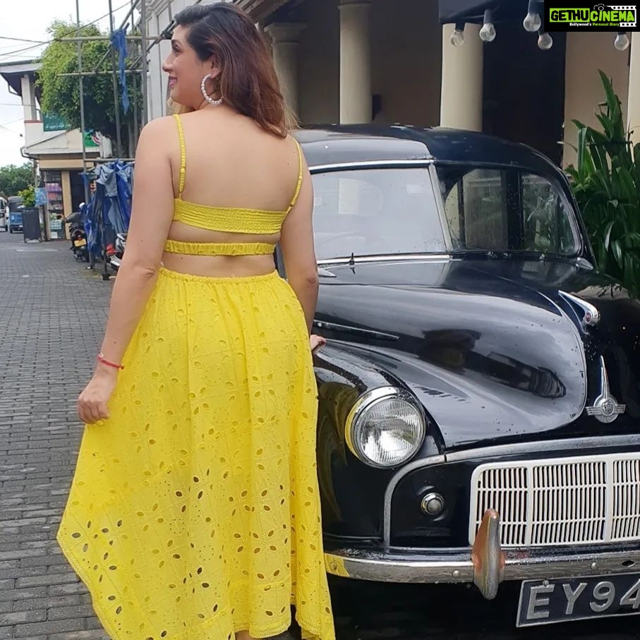 Vahbbiz Dorabjee Instagram - Wandering on the Streets of Galle #srilanka One of my favorite cafes out there Pedlars Inn.. @goldcoastfilmsofficial #visitsrilanka Outfit:- @ajiolife Galle Fort