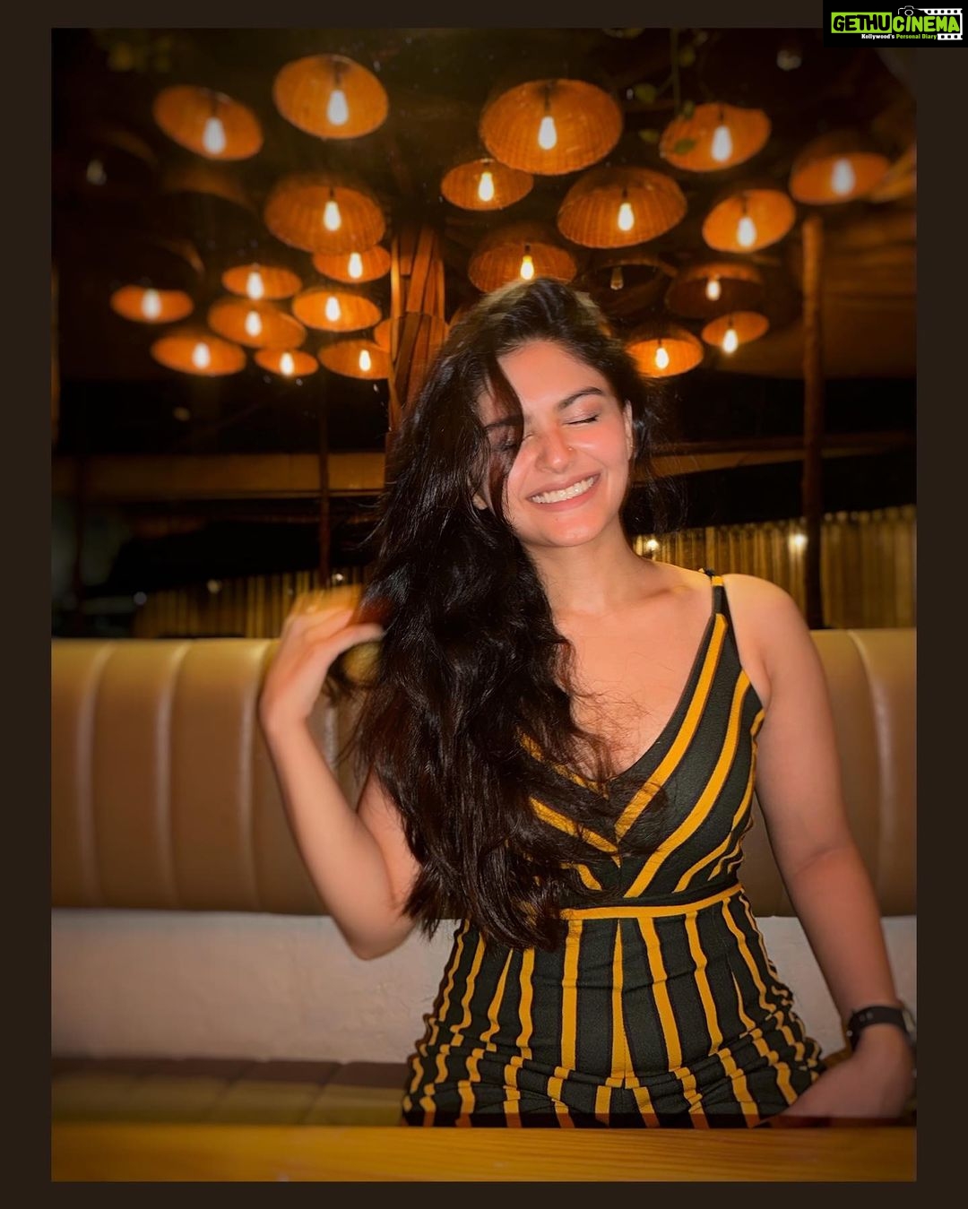 Vaibhavi Shandilya Instagram - Surrounded by mesmerizing lighting as infectious laughter and giggles fill the air Mumbai, Maharashtra