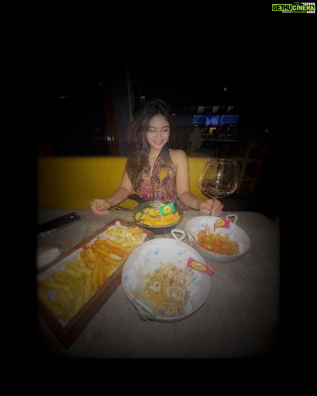 Vaibhavi Shandilya Instagram - Being a foodie is difficult because all you want to do is eat – sometimes your friends’ food as well. #food #foodislife #foodislove #foodie #foodporn #instafood #foodlover Mumbai, Maharashtra