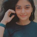 Vaibhavi Shandilya Instagram - Embracing the breeze, running fingers through my hair, finding love and peace on this beautiful Bangalore evening. 🌬️💕✌️ #bangalorediaries #peacefulevenings