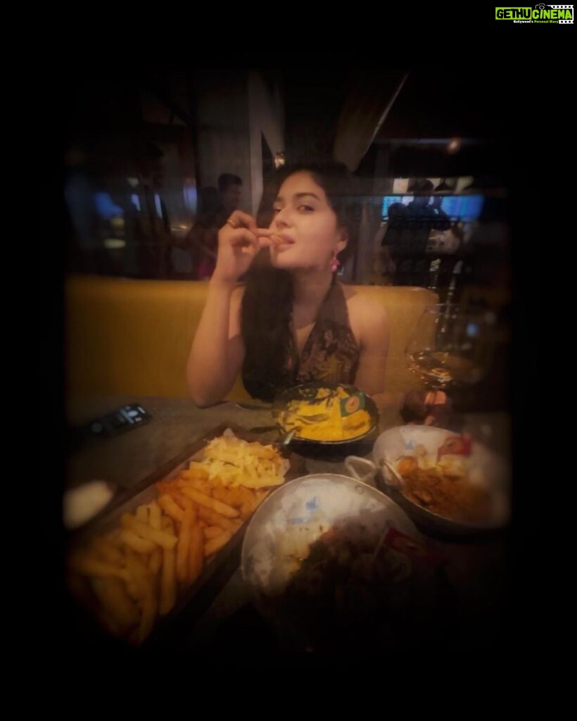 Vaibhavi Shandilya Instagram - Being a foodie is difficult because all you want to do is eat – sometimes your friends’ food as well. #food #foodislife #foodislove #foodie #foodporn #instafood #foodlover Mumbai, Maharashtra