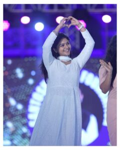 Vaibhavi Shandilya Instagram - Living the dream in the spotlight! 🎤🌟
Thank you for having me at Dharwad for cultural event to honour and felicitate retired soldiers and achievers from various fields and cultural programs reflecting our glorious heritage organised by Karnataka’s Labour minister Mr Santhosh Lad.
.
 #fanlove 
#dharwad #cultural #event #martin