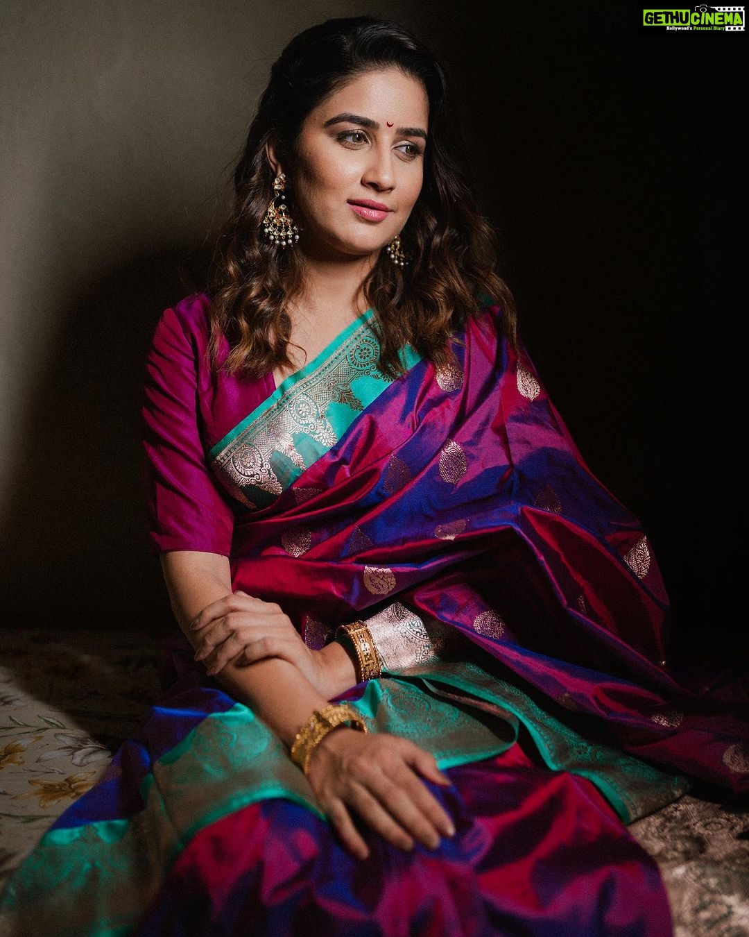 Vaidehi Parashurami Instagram - साडी = प्रेम Saree - @pratha_sarees Hair by @nilampatel12 Make-up by @vinayak_makeup Shot by @trilogy_works Managed by @prernaasuryawanshi Assisted by @poojatayde #StarPravahGaneshotsav2023